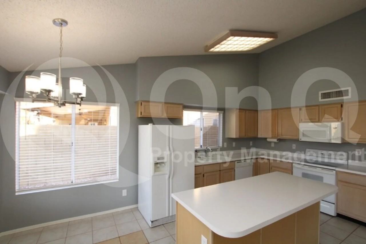 4308 E Towne Ln - Photo 3 of 21
