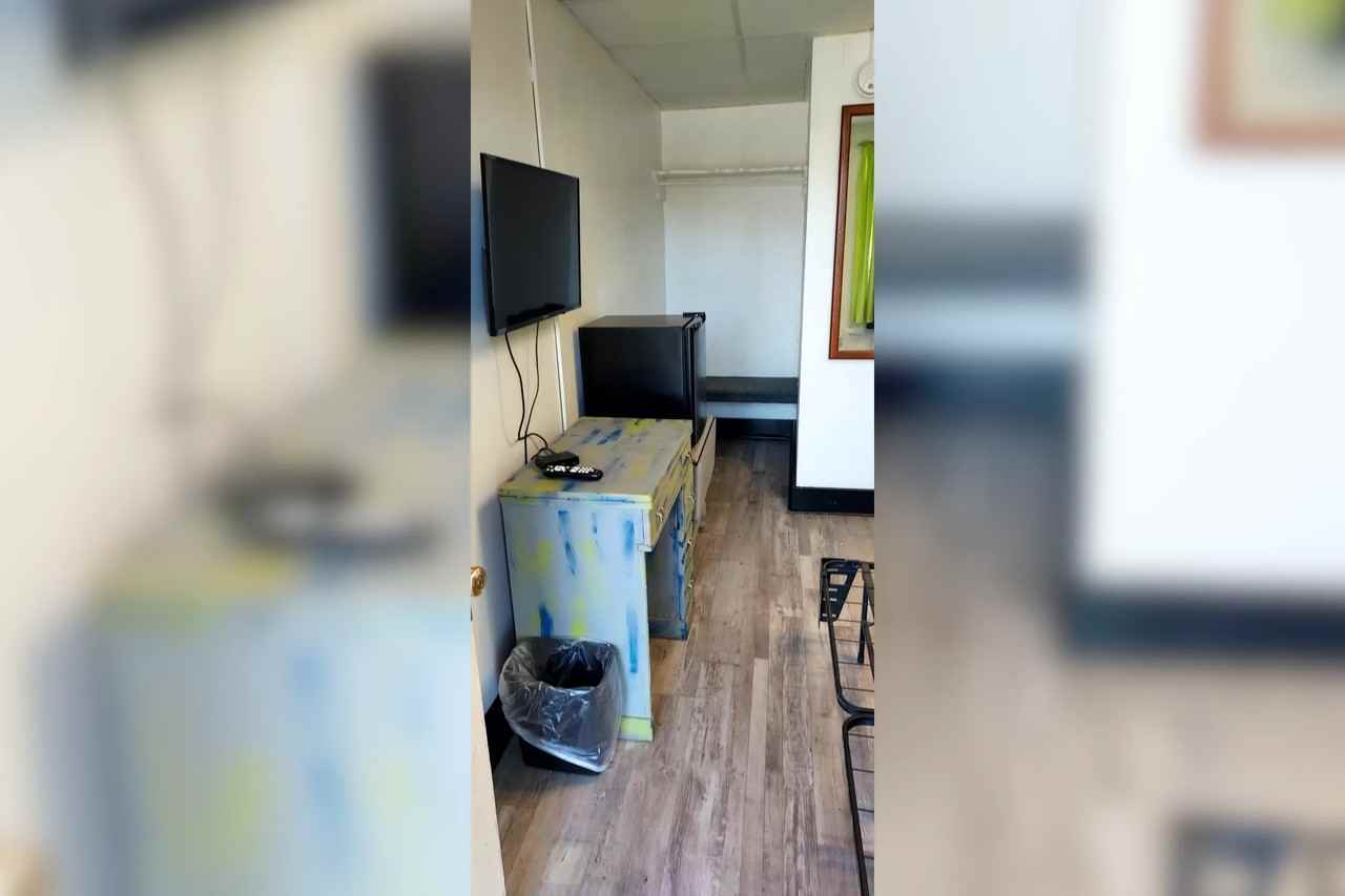 379 Oak Ave - Photo 3 of 4