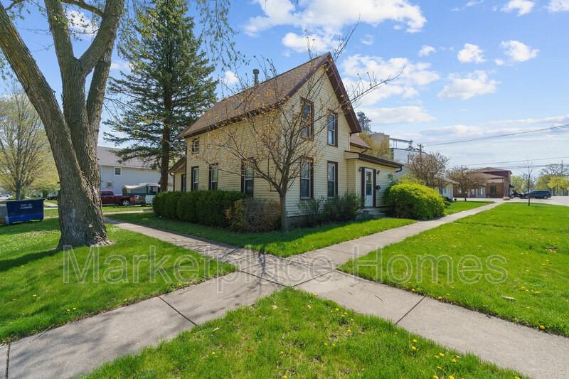 111 N 5th St - Photo 2 of 38