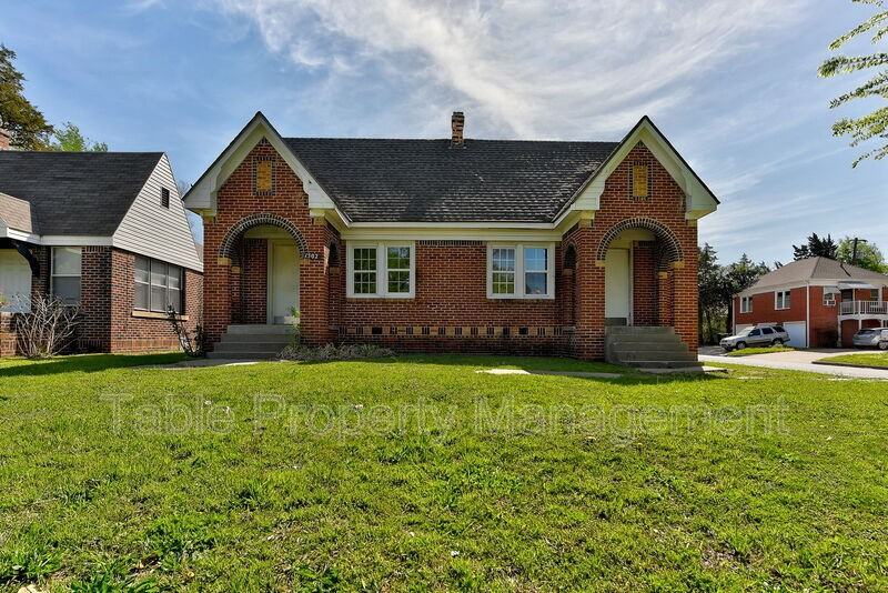 1502 N Drexel Blvd - Photo 2 of 36