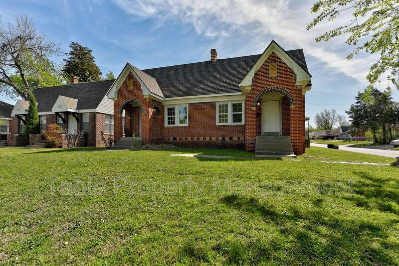 1502 N Drexel Blvd - Photo 3 of 36