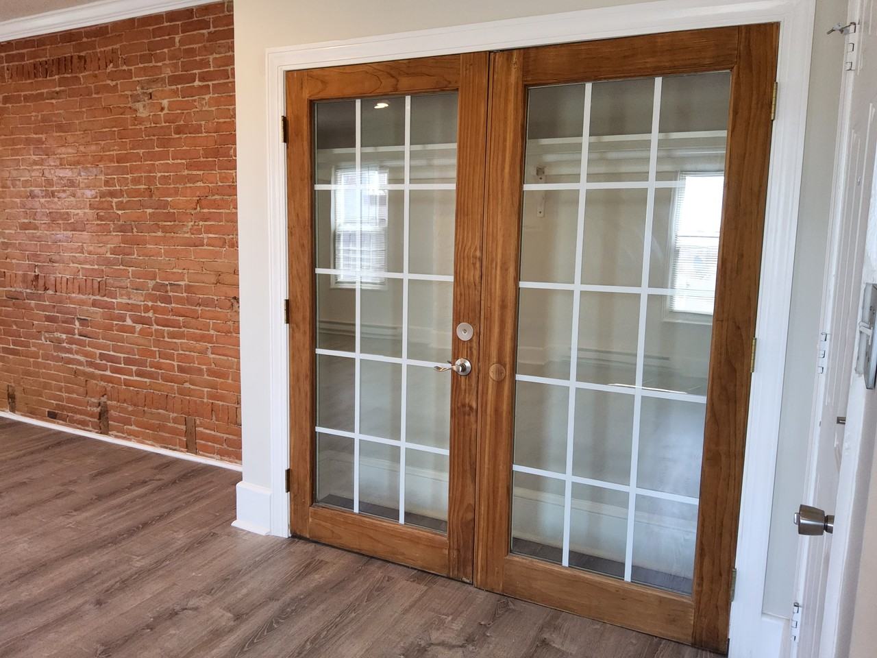 712 N Washington St - Photo 2 of 11