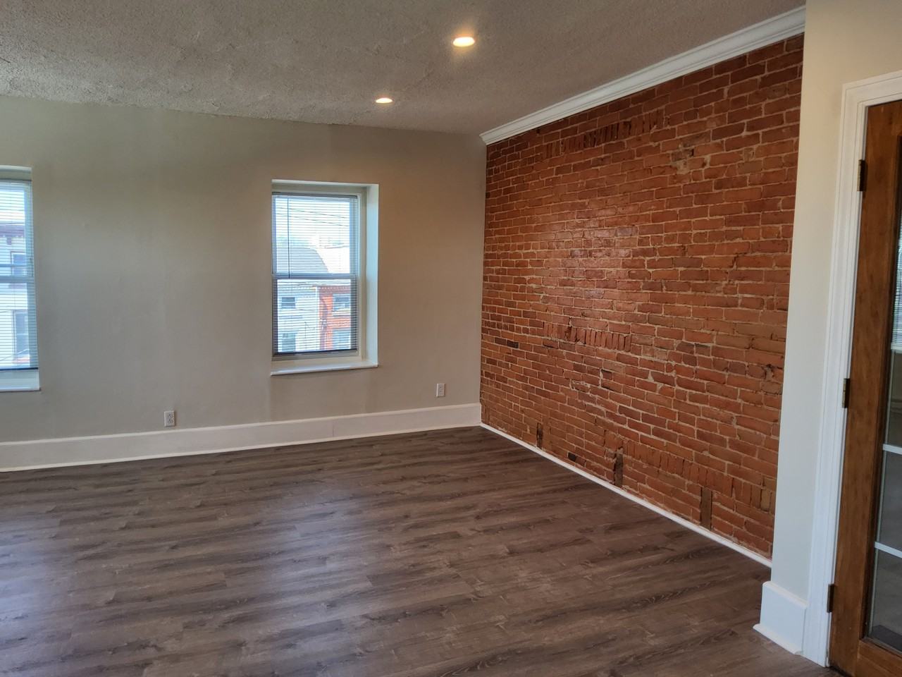 712 N Washington St - Photo 3 of 11