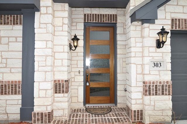 303 Pineview Ln - Photo 3 of 26