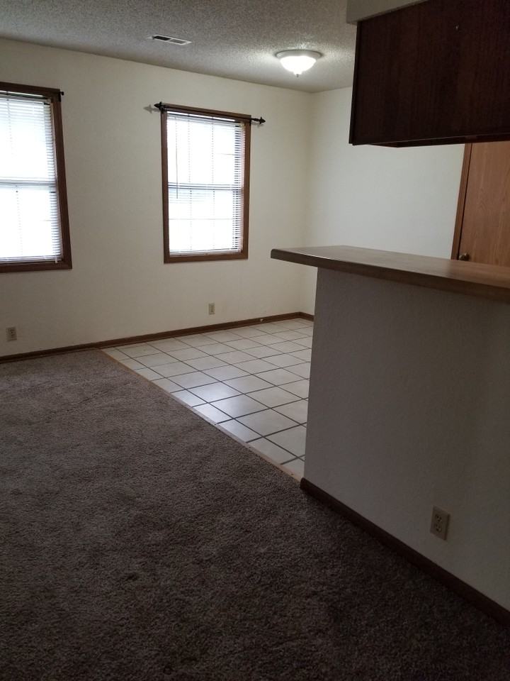 127 Se 245th Rd - Photo 2 of 7