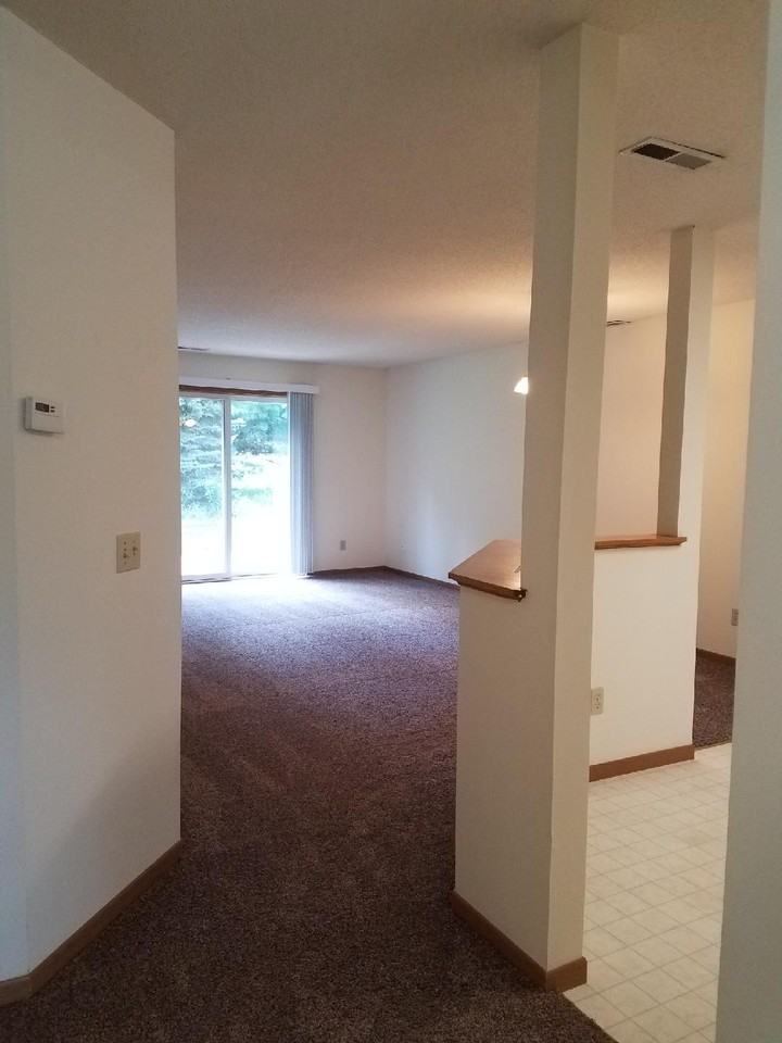 1232 Spruce Ct - Photo 4 of 18