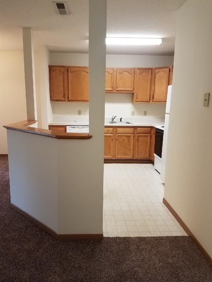 1232 Spruce Ct - Photo 5 of 18