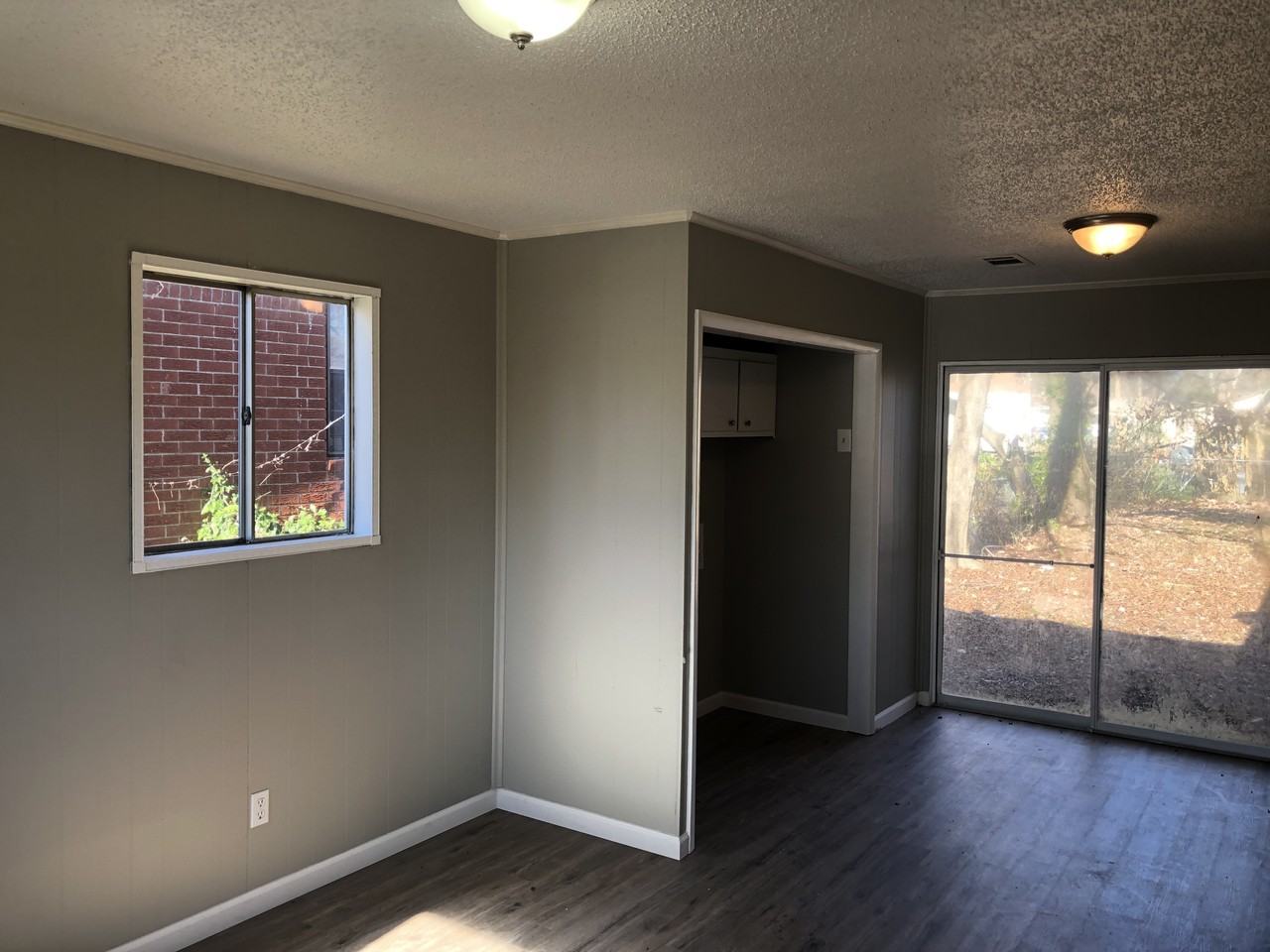 305 Smart St - Photo 2 of 13