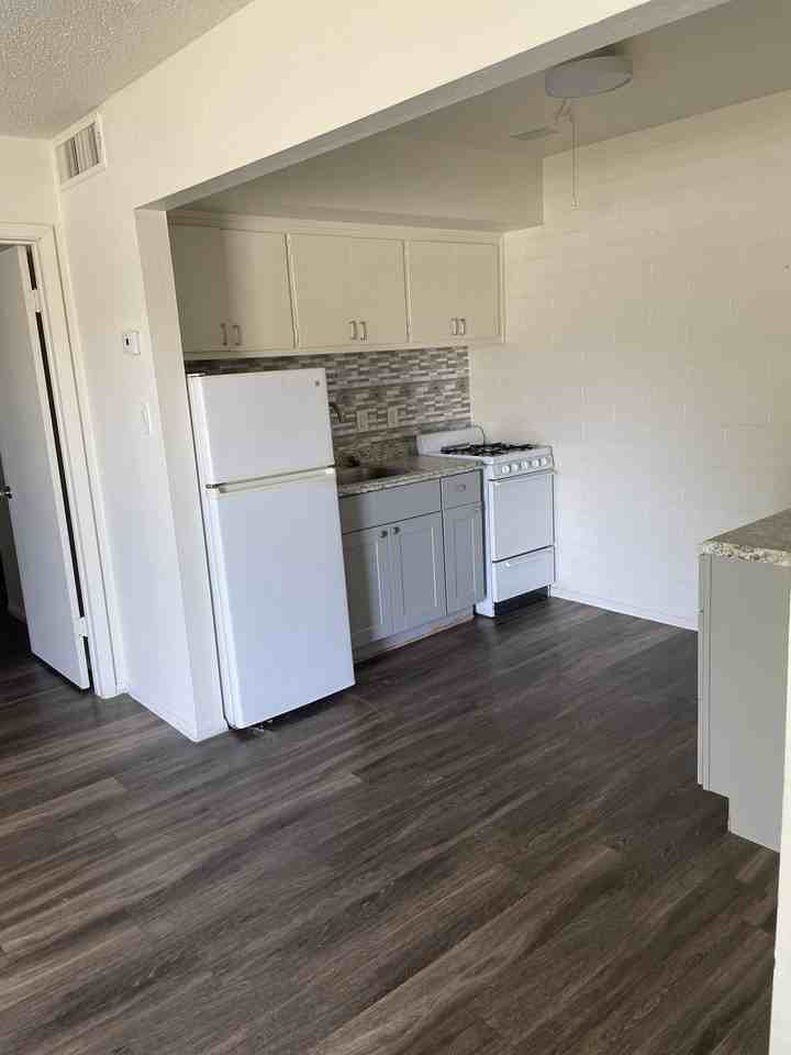 845 W 1St St - Photo 3 of 14