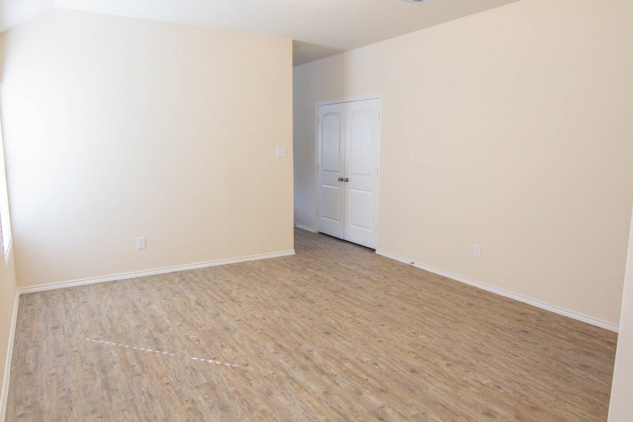 3915 Richey Silver St - Photo 2 of 10