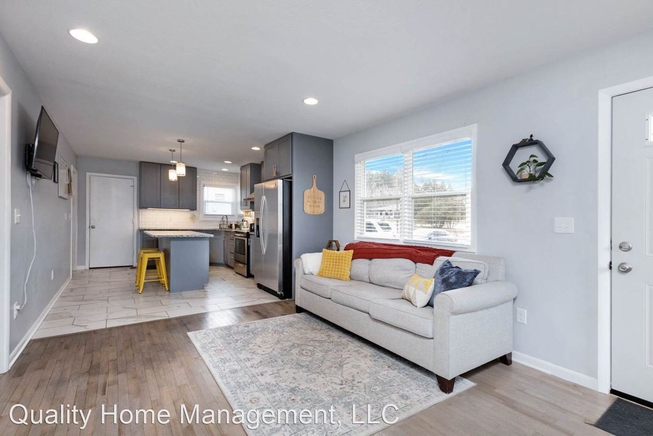 1133 Hudson Ave - Photo 2 of 35