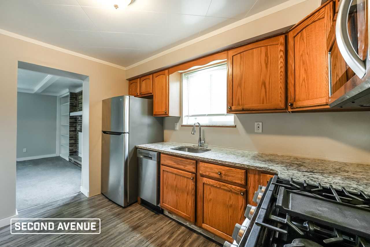 701 Crestview Dr - Photo 5 of 20
