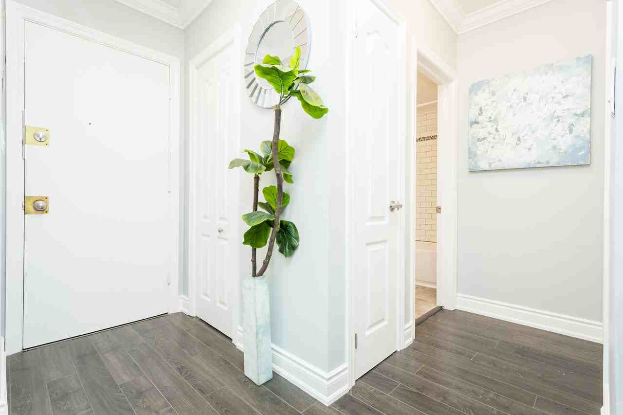 233 Mohawk Road East Apartments 233 Mohawk Rd E, Hamilton, ON L9A 2H5