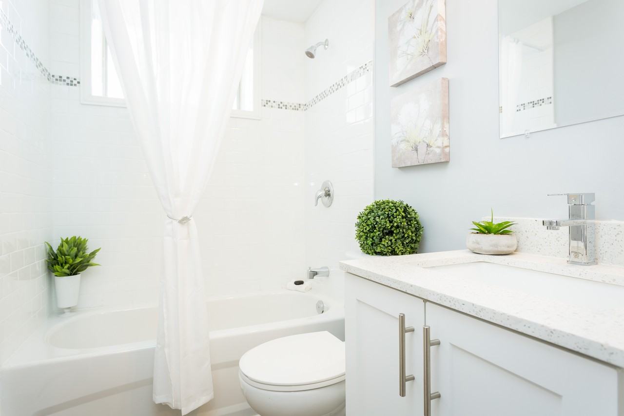 233 Mohawk Road East Apartments 233 Mohawk Rd E, Hamilton, ON L9A 2H5