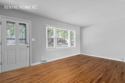 14106 W 92nd Ter - Photo 2 of 22