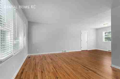 14106 W 92nd Ter - Photo 3 of 22