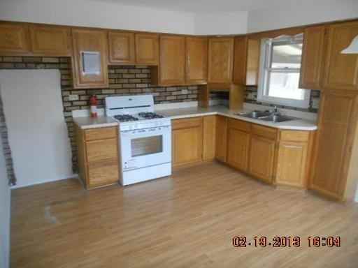 3614 152nd Pl - Photo 2 of 8