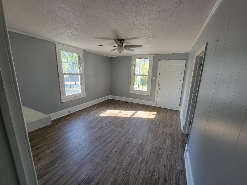 102 Cedar St - Photo 3 of 8