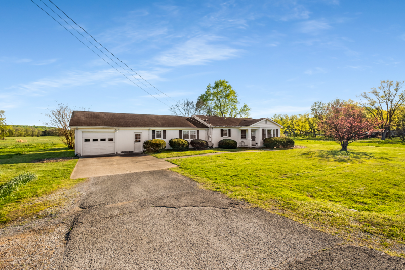 7172 Lascassas Pike - Photo 2 of 35