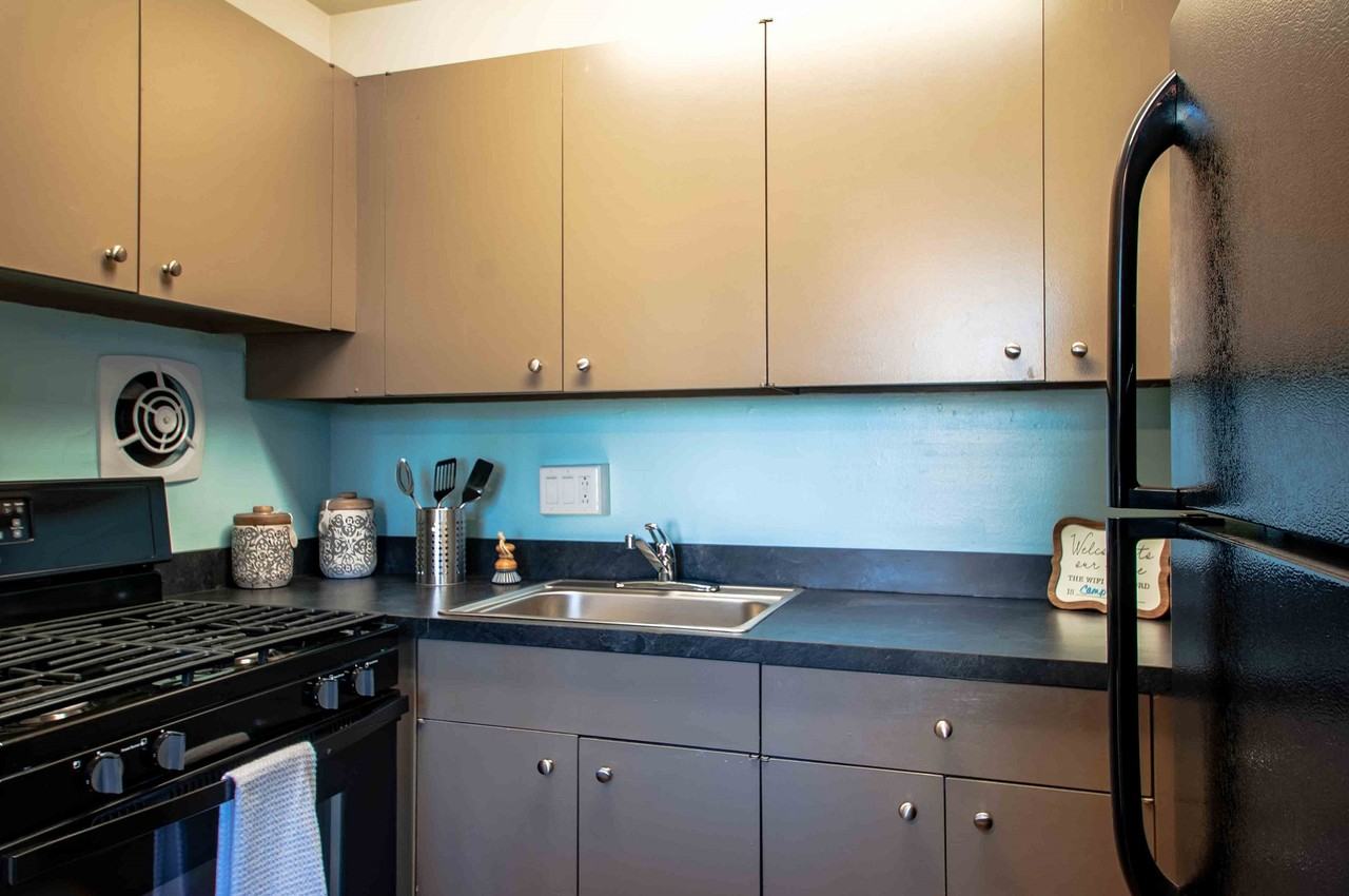 Camp Hill Plaza Apartment Homes - Photo 3 of 23