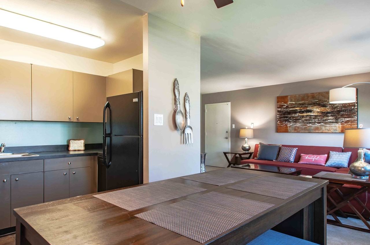 Camp Hill Plaza Apartment Homes - Photo 4 of 23