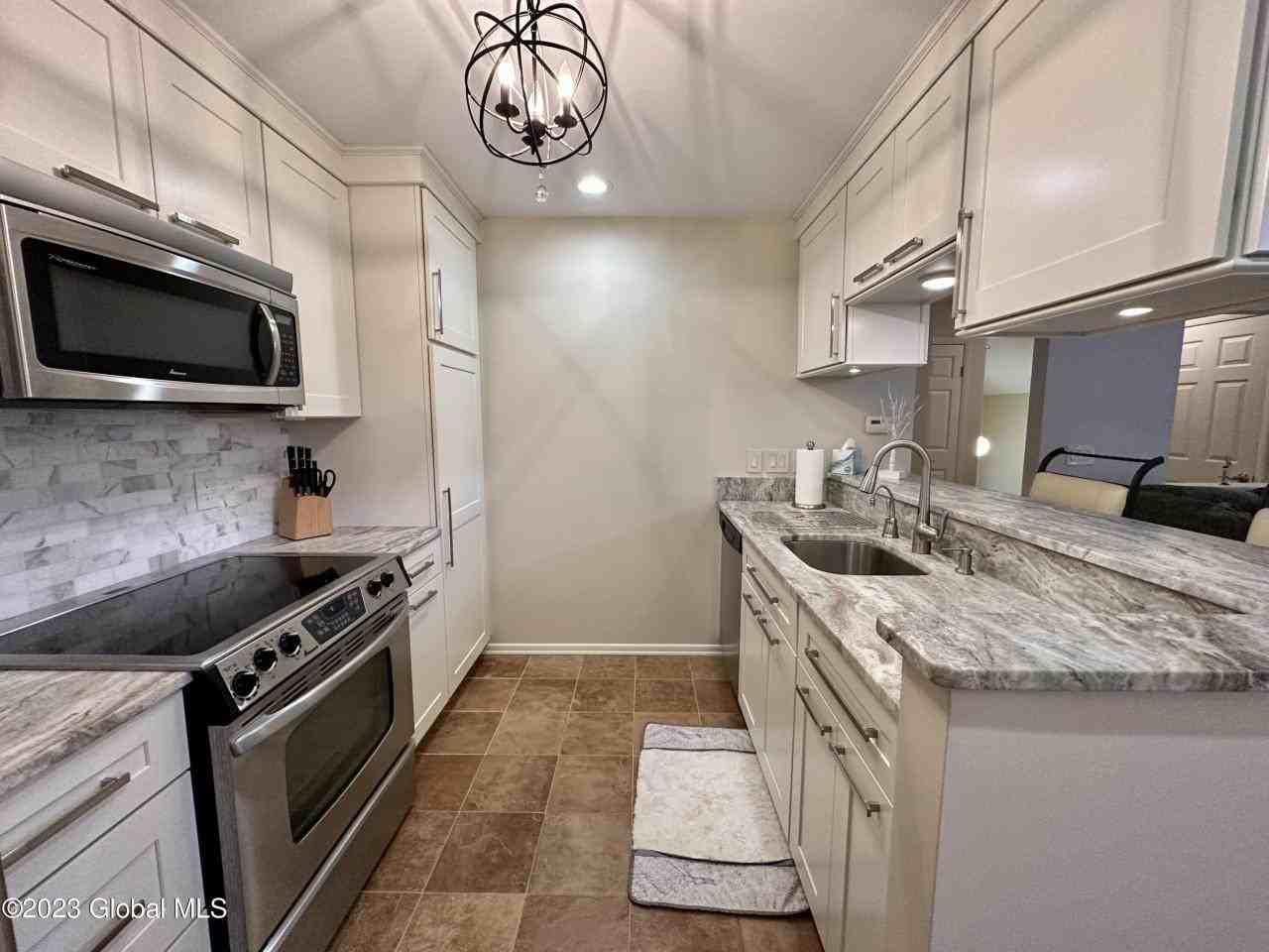 724 Hampton Place Blvd - Photo 3 of 28