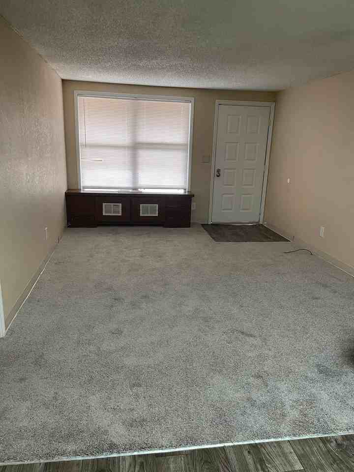 2389 Greengate Circle #F - Photo 2 of 3