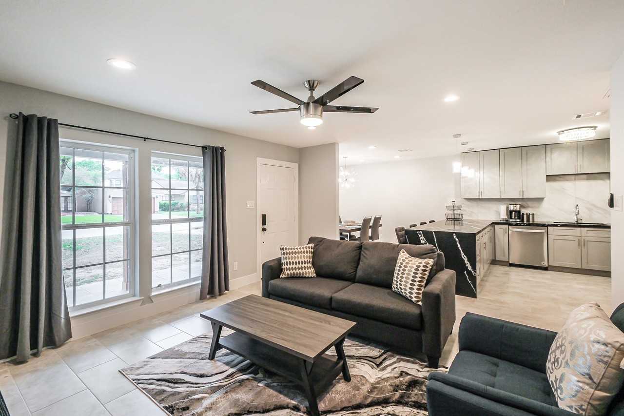 7518 Dearborn Street - Photo 3 of 30