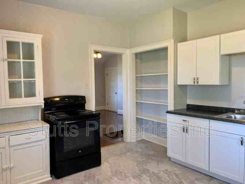 213 Broadway St - Photo 3 of 6