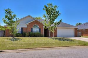featured image of 207 Taylor Cir