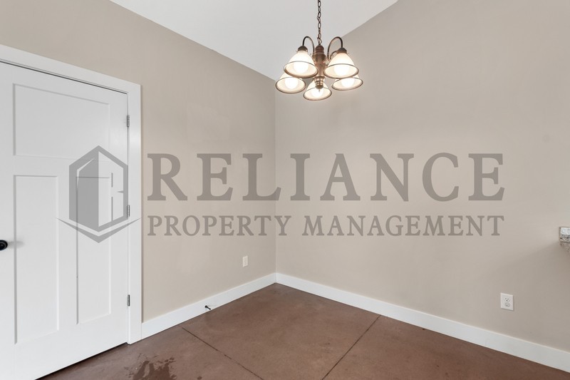 4809 N Hillside Ct - Photo 5 of 21