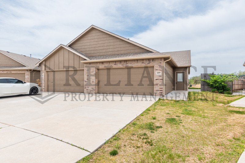 4809 N Hillside Ct - Photo 2 of 21