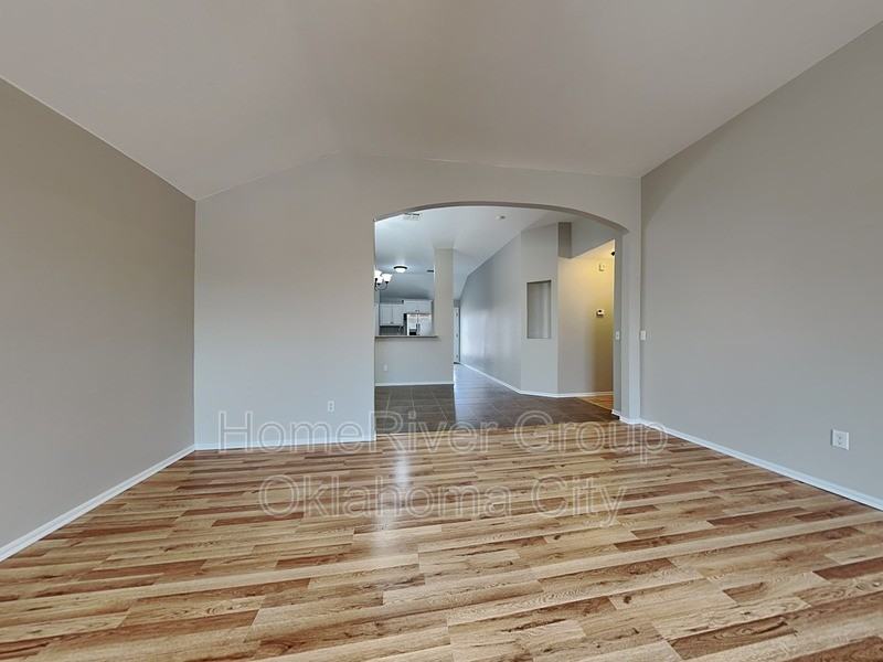 10701 Se 26th St - Photo 3 of 20