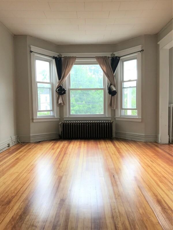 450 Yates St - Photo 4 of 35