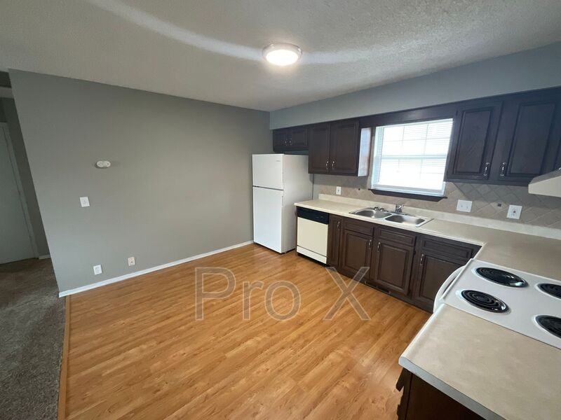 3039 W 15th St - Photo 6 of 14