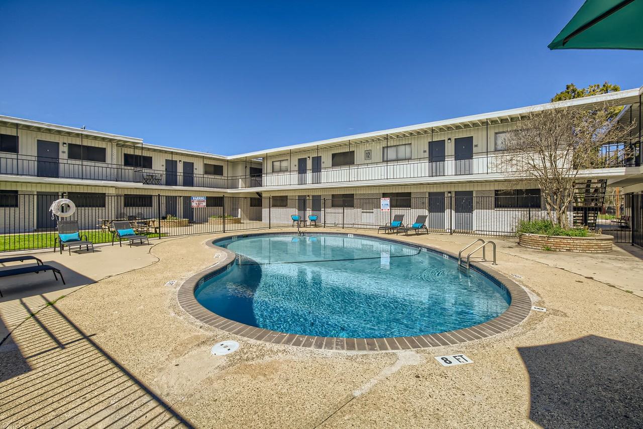 z-101525-Mission Villas - Photo 2 of 20