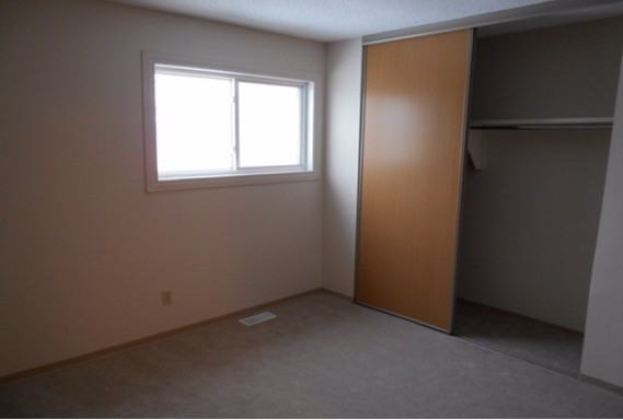 Wickham Park Apartments 100 Wickham Rd, Winnipeg, MB R2J 2L4 Zumper