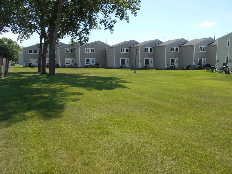 Wickham Park Apartments 100 Wickham Rd, Winnipeg, MB R2J 2L4 Zumper