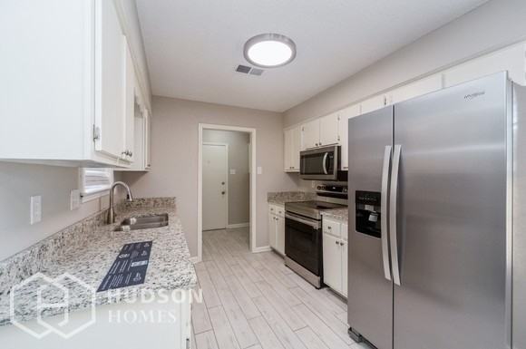 3881 Plum Hill Dr - Photo 3 of 14