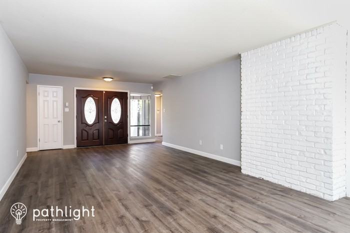 3430 W Benjamin Holt Dr - Photo 3 of 17