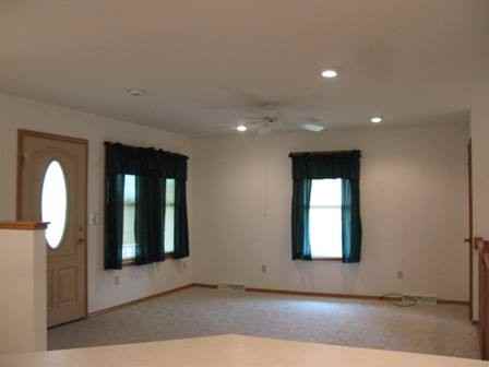 1032 Hume St - Photo 3 of 10