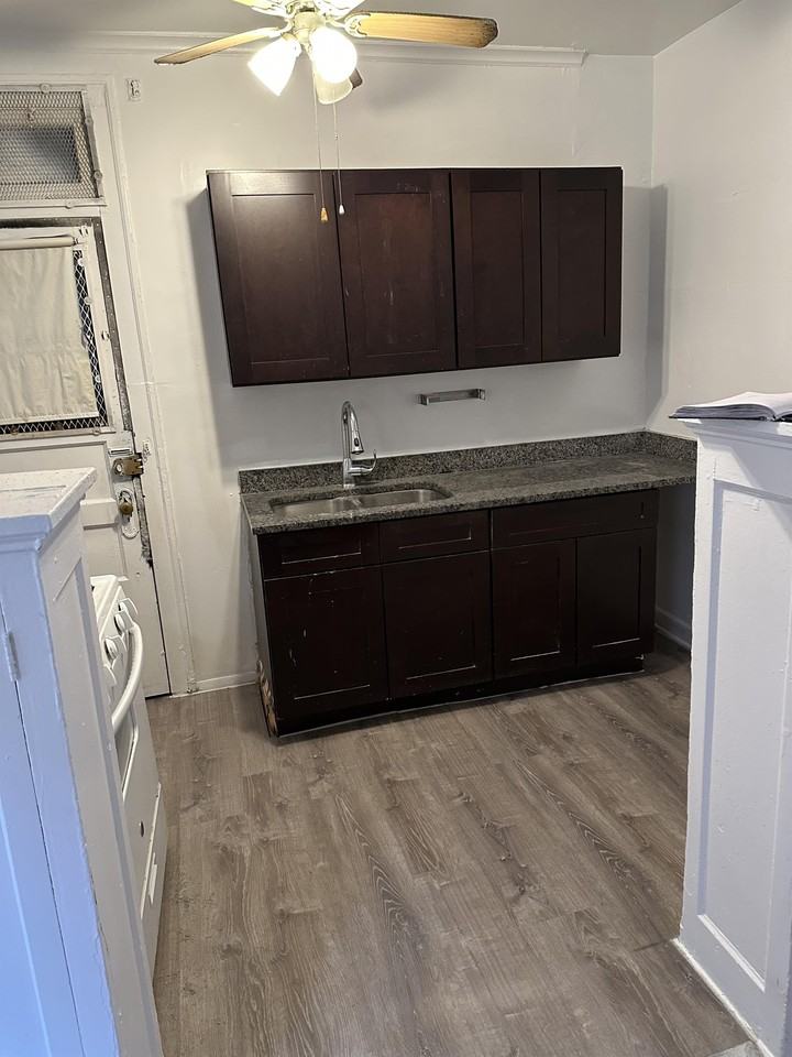 7806 S Laflin St #7806-1W - Photo 2 of 5