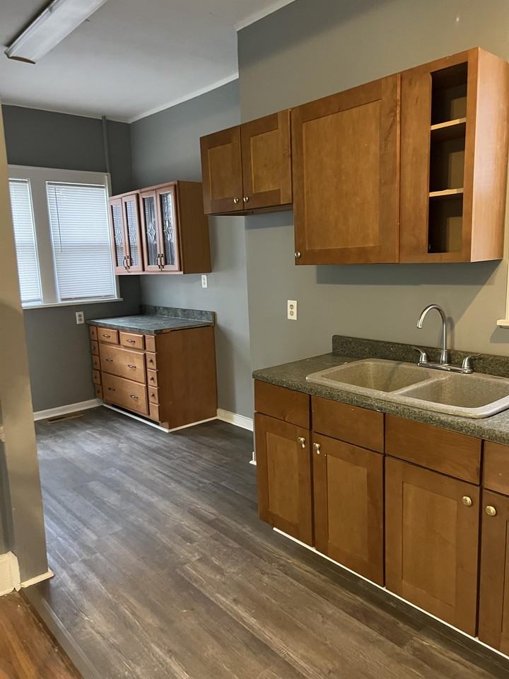 1626 N Linn St #1 - Photo 5 of 10