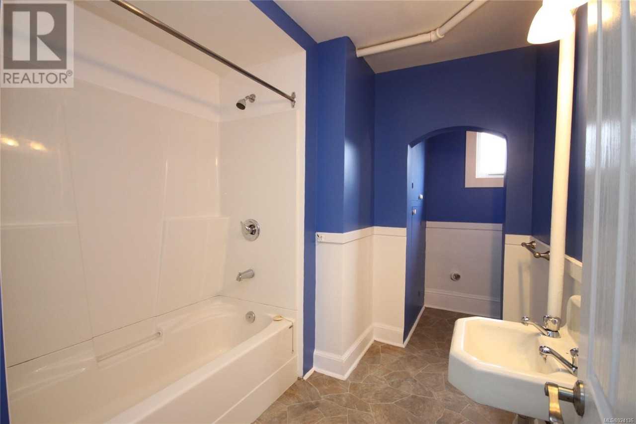 1925 Stanley Avenue ##2 - Photo 3 of 8