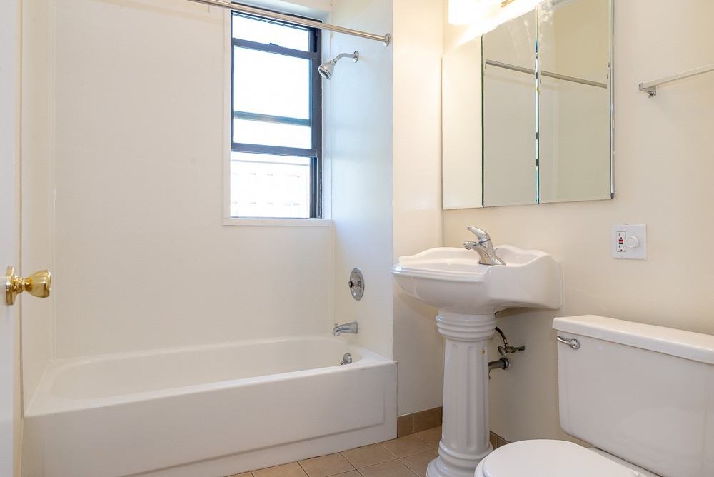1257 W Loyola AveApt 2 #1257-2 - Photo 5 of 15