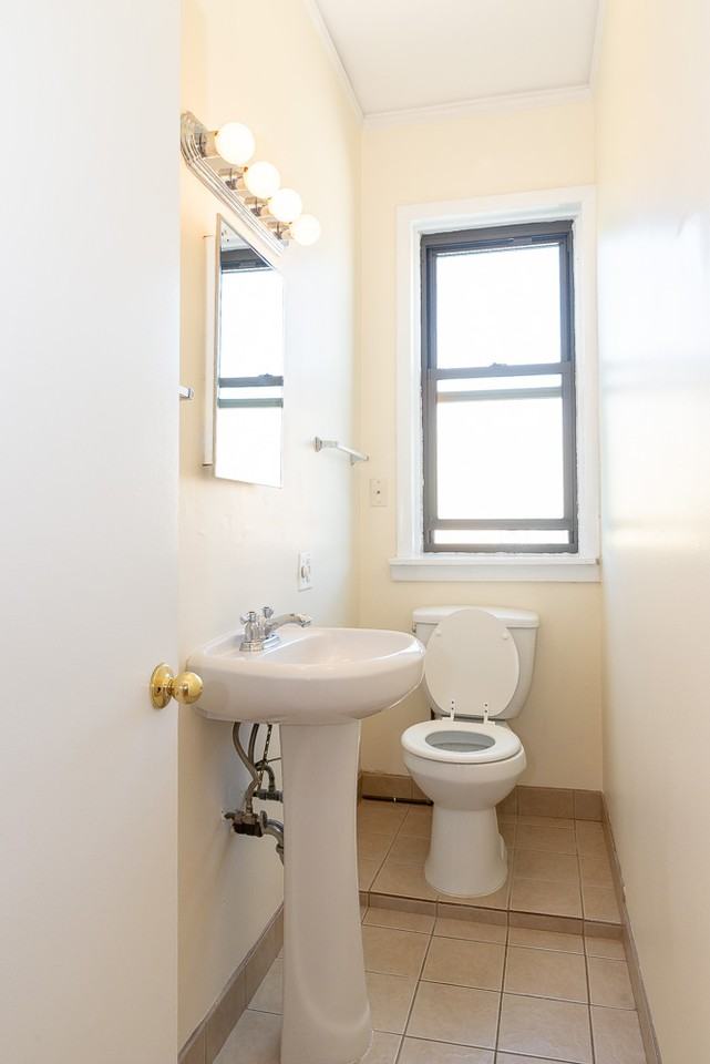1257 W Loyola AveApt 2 #1257-2 - Photo 7 of 15