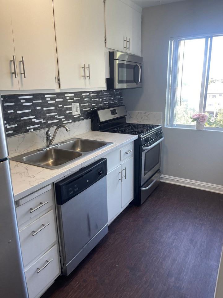 4176 Arch Dr - Photo 2 of 15