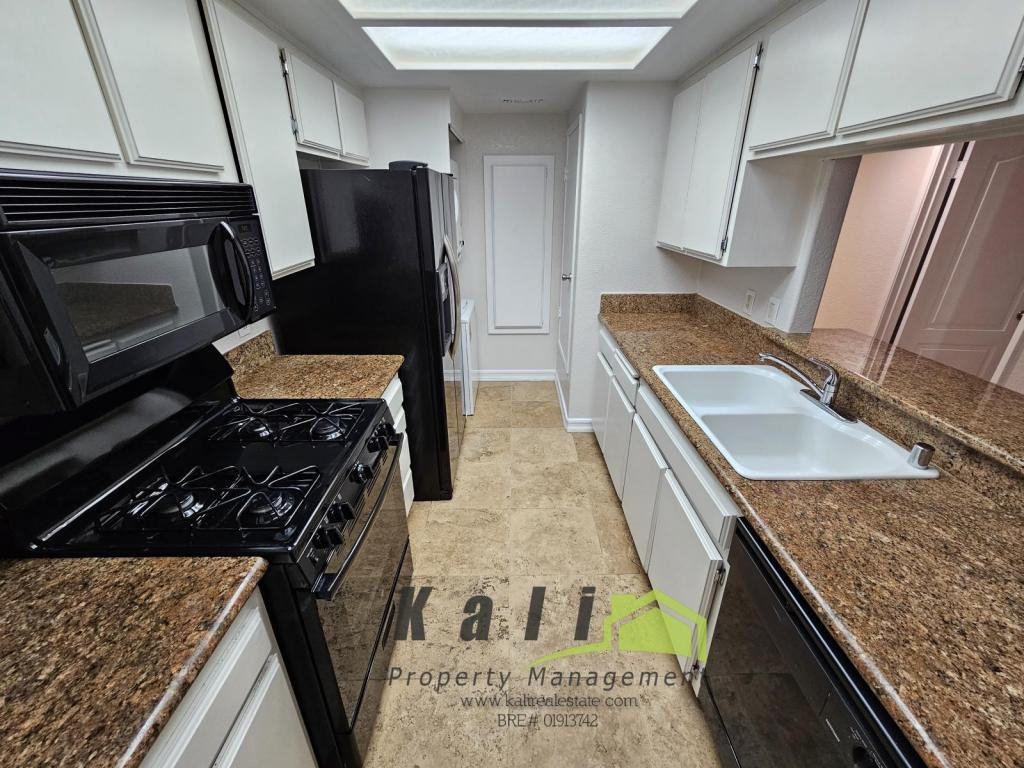 755 Brookstone Rd - Photo 4 of 19