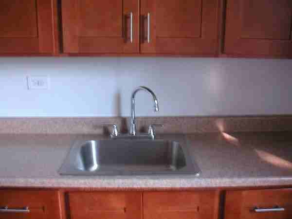 2-bdrm in Astoria for $2050 - Photo 3 of 5