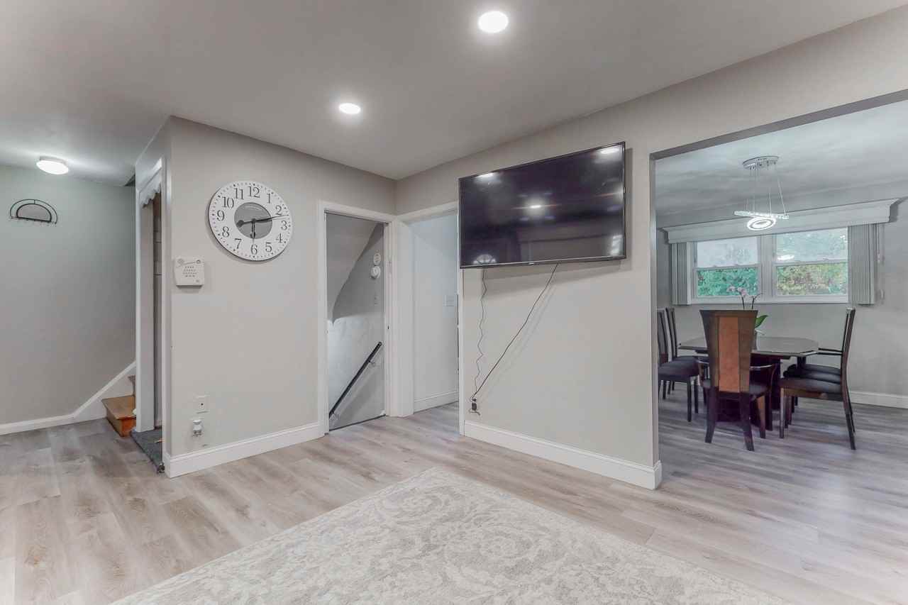 7104 Boxford Rd - Photo 2 of 12